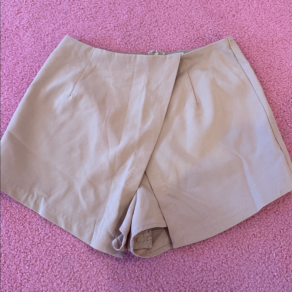 Tobi Beige Envelope Skort